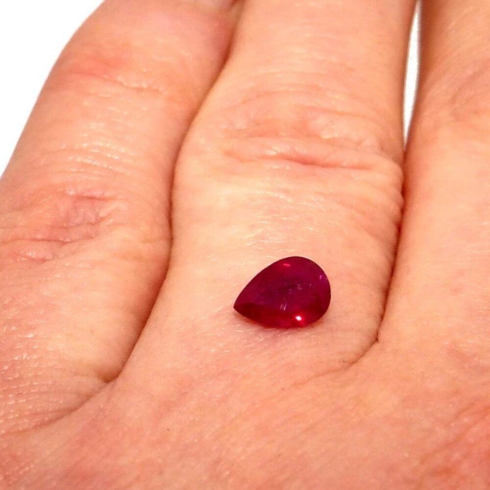Ruby 0.78 ct Red Pear (2) Rubin 0.78 Karat Rot Birne – Charaktervoll & zertifiziert von Gem-A