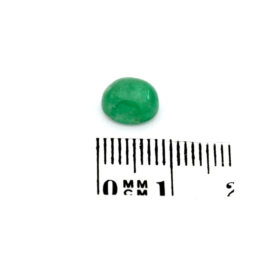 Rückseite des Smaragd Cabochon 1.87 Karat – Ovaler Schliff mit gewölbter Form Smaragd Cabochon 1.87 Karat kaufen – Natürlicher ovaler Edelstein aus Brasilien