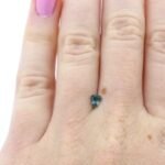 Saphir 0.27 ct blau-grün dreieck kaufen – naturbelassener Edelstein aus Frankreich