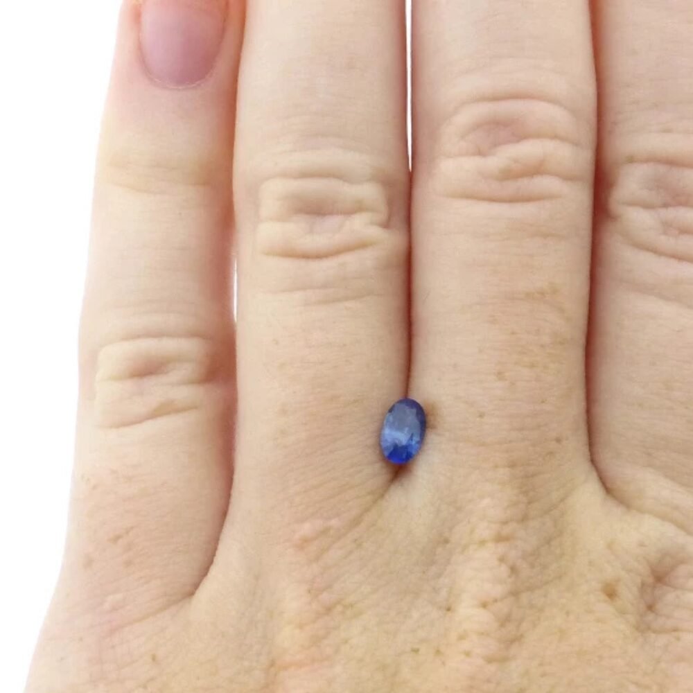 Saphir 0.43 ct Blau kaufen – Ovaler Naturstein 6x4 mm (2) Saphir 0.43 Karat Blau kaufen – Ovaler Naturstein 6x4 mm