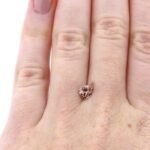 Saphir 0.59 ct padparadscha birne kaufen – unbehandelt & leuchtend pfirsichrosa aus Madagaskar