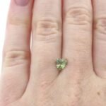 Saphir 0.64 ct Grün Dreieck – Unbehandelter pastellgrüner Edelstein aus Madagaskar