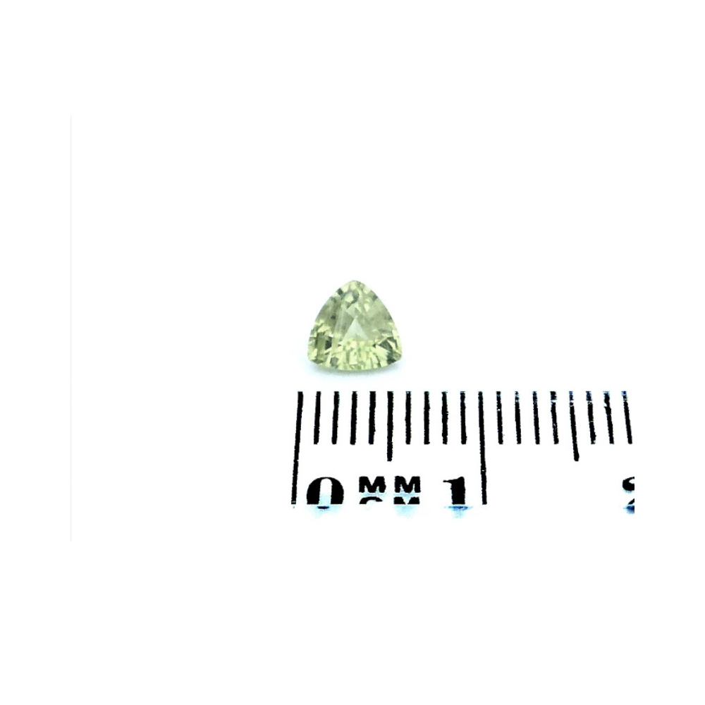 Saphir 0.64 ct Grün Dreieck – Unbehandelter pastellgrüner Edelstein aus Madagaskar (2) Saphir 0.64 Karat Grün Dreieck – Unbehandelter pastellgrüner Edelstein aus Madagaskar