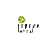 Saphir 0.68 ct Gelbgrün Dreieck – Unbehandelter Edelstein aus Madagaskar