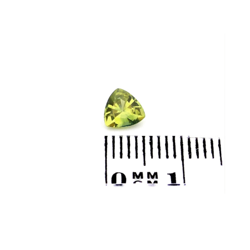 Saphir 0.68 ct Gelbgrün Dreieck – Unbehandelter Edelstein aus Madagaskar