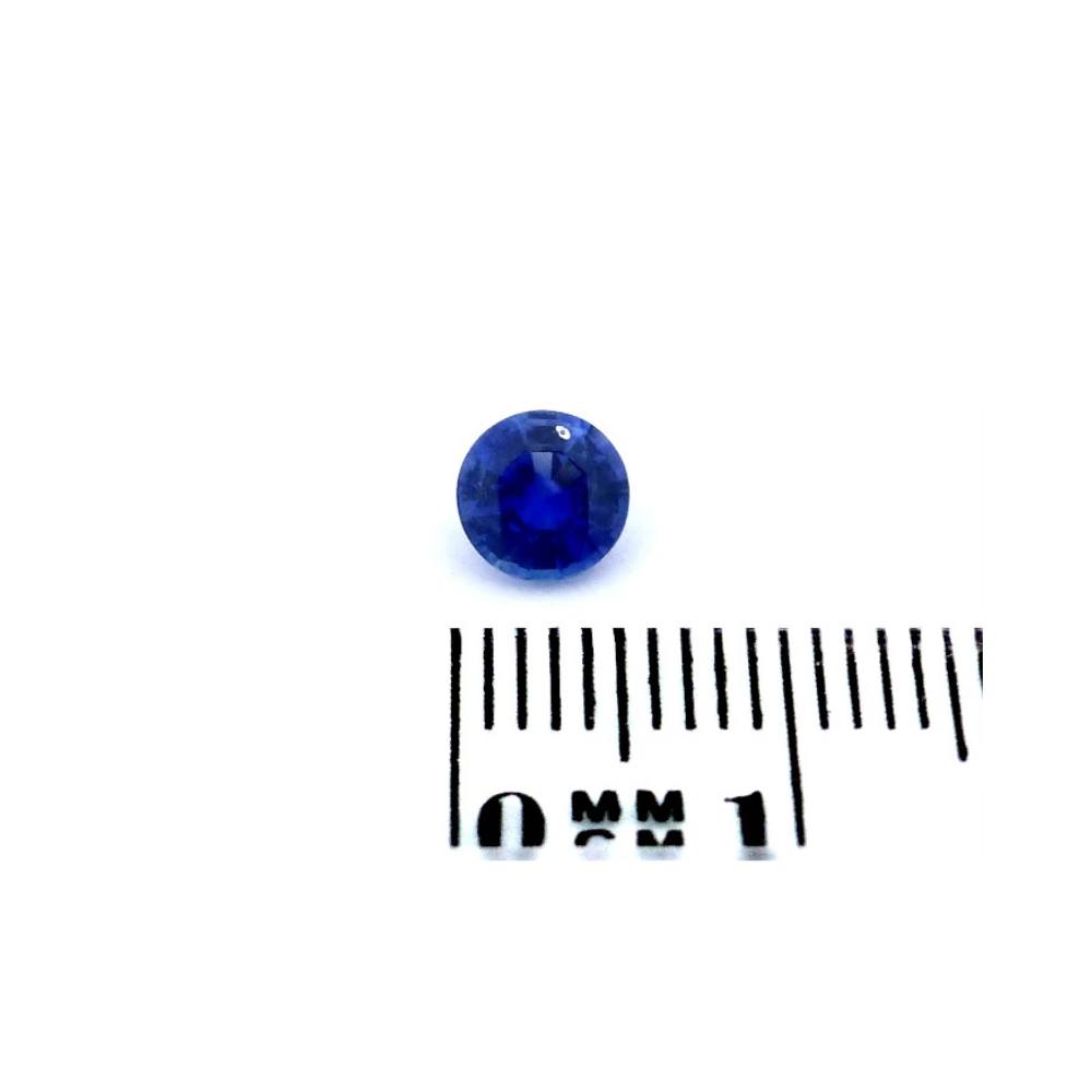 Saphir 0.78 ct Blau Rund (1) Saphir 0.78 Karat Blau Rund – Brillanter Edelstein mit zwei kleinen Einschlüssen