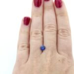 Saphir 0.78 ct Blau Rund – Brillanter Edelstein mit zwei kleinen Einschlüssen