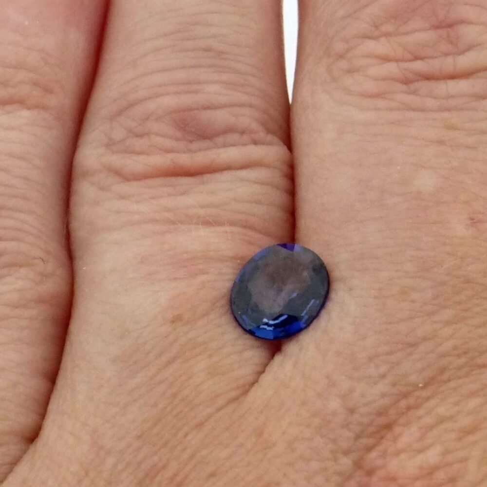 Saphir 1.39 ct Oval Mitternachtsblau (2) Saphir 1.39 Karat Oval Mitternachtsblau – Edler natürlicher Stein mit Tiefe