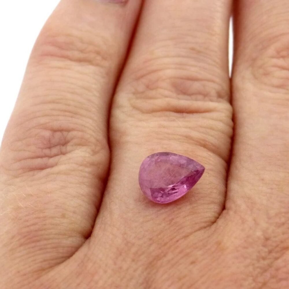 Saphir 1.96 ct Pink Tropfen (2) Saphir 1.96 Karat Rosa Tropfen – Naturstein aus Madagaskar mit sichtbaren Einschlüssen