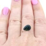Saphir 1.96 ct Blaugrün Tropfen – Naturbelassener bläulich-grüner Edelstein aus Frankreich