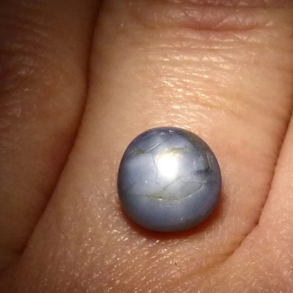 Saphir 4.44 ct Stern Oval Blaugrau (1) Saphir 4.44 Karat Stern Oval Blaugrau – Seltene natürliche Schönheit mit Asterismus