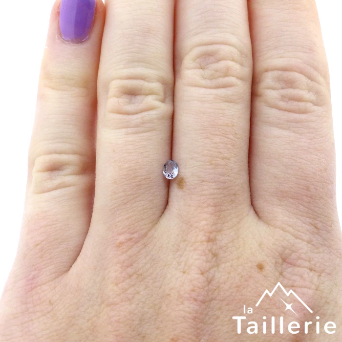 Saphir 0.16 ct kaufen – Ovaler polychromer Edelstein aus Tansania