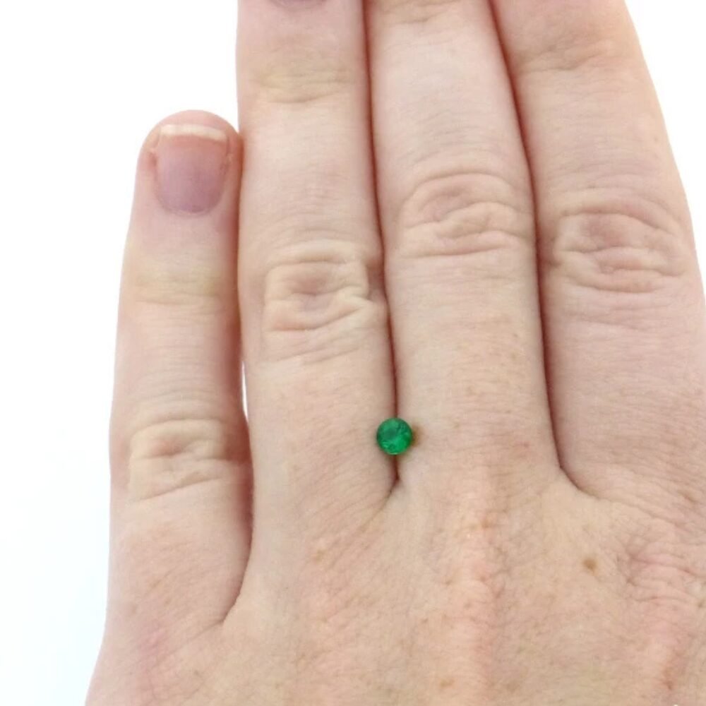 Smaragd 0.18 ct rund kaufen – Natürlicher runder Edelstein aus Brasilien (2) Smaragd 0.18 Karat rund kaufen – Natürlicher runder Edelstein aus Brasilien