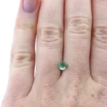 Smaragd 0.41 Karat kaufen – Runder facettierter Edelstein 4.7 mm mit Zertifikat
