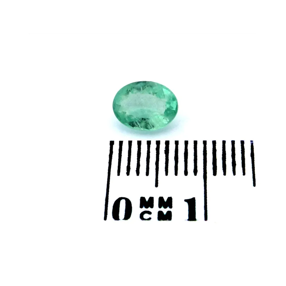 Smaragd 0.75 Karat – Ovaler Schliff, leuchtend hellgrün