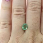 Smaragd 0.75 ct – Ovaler Schliff, leuchtend hellgrün