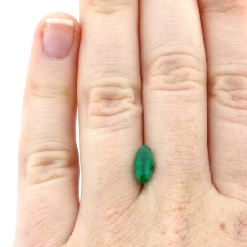 Smaragd 0.80 ct – Ovaler grüner Edelstein aus Brasilien