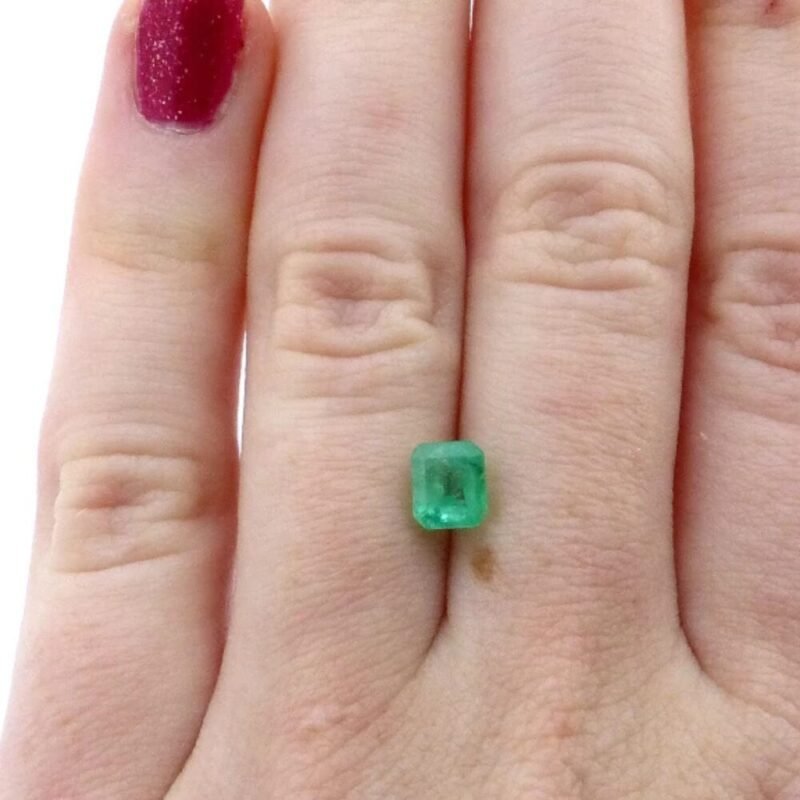 Smaragd 0.85 ct Rechteck sehr helles Grün