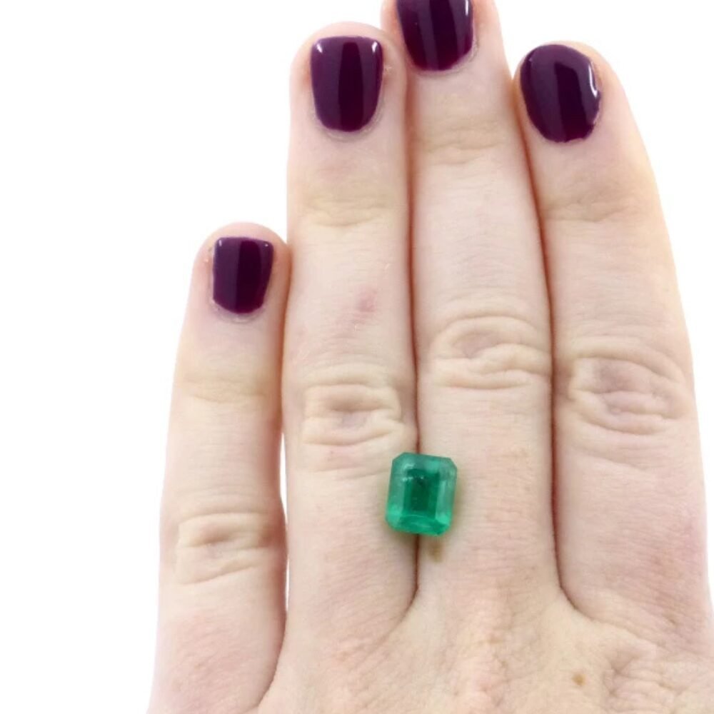 Smaragd 2.82 ct im rechteckigen Schliff – 9x7 mm, intensiv grün (2) Smaragd 2.82 Karat im rechteckigen Schliff – 9x7 mm, intensiv grün