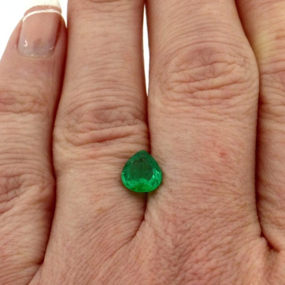Smaragd Birnenschliff 1.14 ct kaufen – Natürlicher Edelstein Brasilien grün (2) Smaragd Birnenschliff 1.14 Karat kaufen – Natürlicher Edelstein aus Brasilien mit Zertifikat