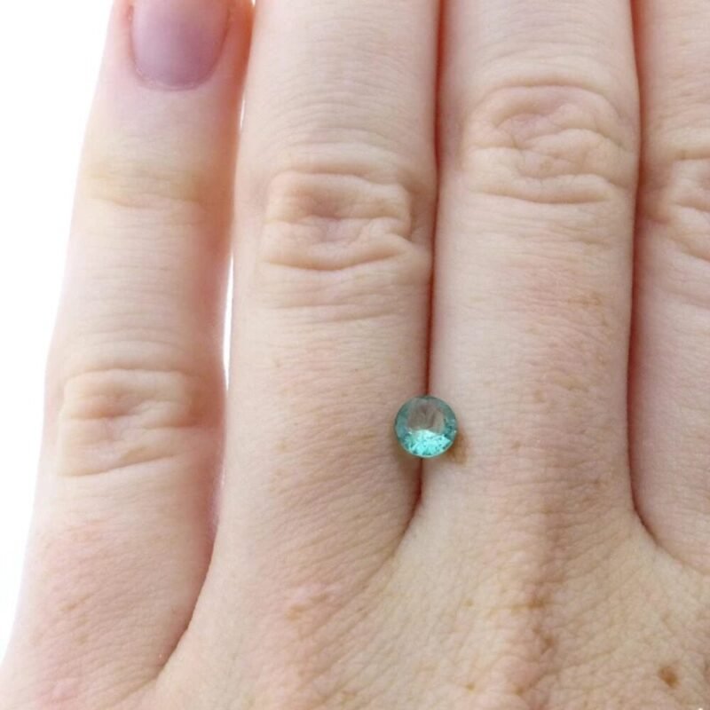 Smaragd Rundschliff 0.26 ct kaufen – Natürlicher Edelstein in Hellgrün mit Zertifikat
