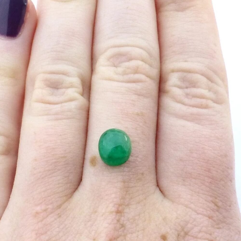 Unbehandelter brasilianischer Smaragd 1.87 ct – Edelstein für Schmuckherstellung (1) Smaragd Cabochon 1.87 Karat kaufen – Natürlicher ovaler Edelstein aus Brasilien