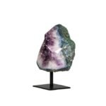 Amethyst Cluster auf Ständer – Einzelstück 1354 g 12.9 × 9.8 × 7 cm – Saphir & Smaragd Amethyst Cluster auf Ständer – Einzelstück 1354 g 12.9 × 9.8 × 7 cm