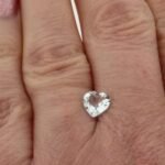 Aquamarin 0.92 Karat Herz Blau – lupenreiner Edelstein im Herzschliff – Saphir & Smaragd Aquamarin 0.92 Karat Herz Blau – lupenreiner Edelstein im Herzschliff