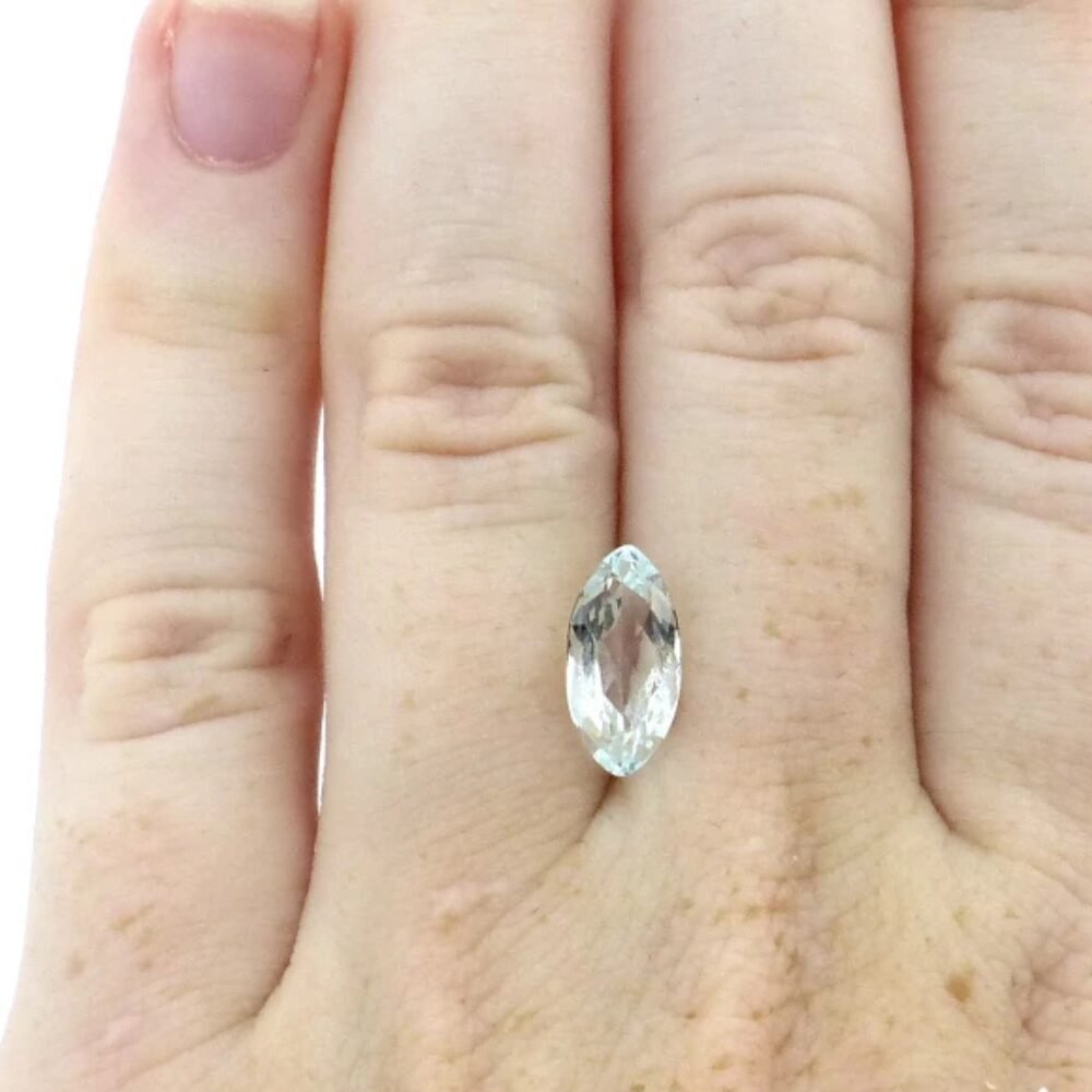 Aquamarin 2.02 ct Navette Blau (2) Aquamarin 2.02 Karat Navette Blau – zertifizierter Edelstein im Navette-Schliff