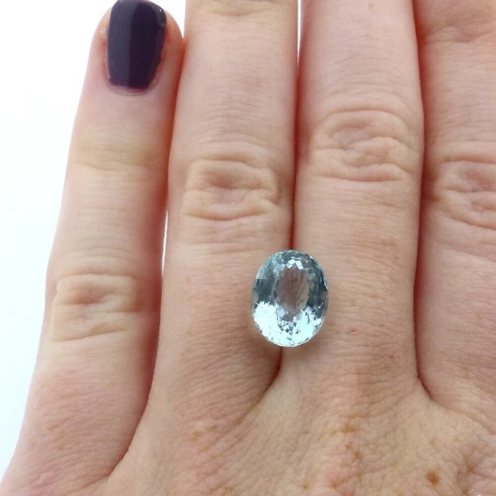 Aquamarin 4.30 ct Oval (1) Aquamarin 4.30 Karat Oval – Hellblau, unbehandelt mit Zertifikat