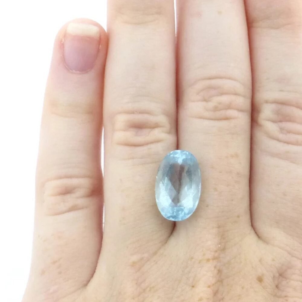 Aquamarin 5.98 Karat Oval – Hellblau, facettiert mit Zertifikat