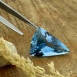 Aquamarin 6.83 Karat Santa Maria Blau – augenreiner natürlicher Edelstein in Trillion-Schliff – Saphir & Smaragd Aquamarin 6.83 Karat Santa Maria Blau – augenreiner natürlicher Edelstein in Trillion-Schliff