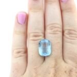 Aquamarin Cushion 7.17 Karat – Facettierter Edelstein mit kleinen Einschlüssen – Saphir & Smaragd Aquamarin Cushion 7.17 Karat – Facettierter Edelstein mit kleinen Einschlüssen