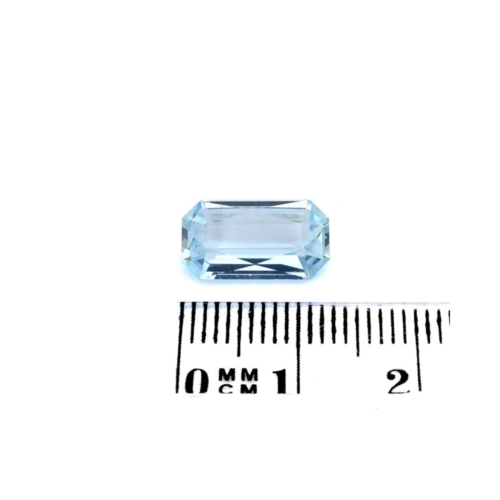 Aquamarin Rechteck 2.97 Karat – Facettierter Edelstein mit Augenreinheit