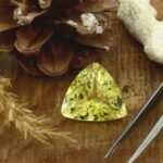 Citrin 23.34 Karat Dreieck – natürlicher gelber Edelstein mit Zertifikat – Saphir & Smaragd Citrin 23.34 Karat Dreieck – natürlicher gelber Edelstein mit Zertifikat