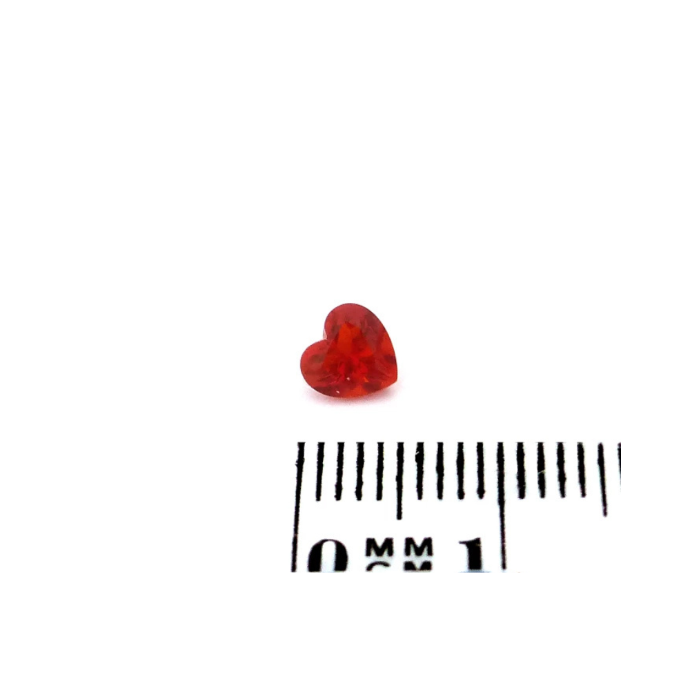 Feueropal 0.35 Karat Herz Rot (2) Feueropal 0.35 Karat Herz Rot – facettiert, lupenrein & zertifiziert
