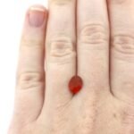 Feueropal 0.68 Karat Oval Rot – facettiert, lupenrein & zertifiziert – Saphir & Smaragd Feueropal 0.68 Karat Oval Rot – facettiert, lupenrein & zertifiziert