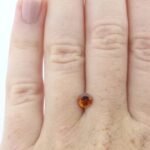 Granat 0.63 Karat Orange Rund – Mandarin-Spessartin mit Zertifikat und Brillantschliff – Saphir & Smaragd Granat 0.63 Karat Orange Rund – Mandarin-Spessartin mit Zertifikat und Brillantschliff