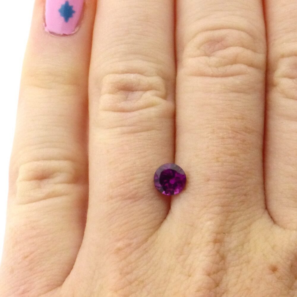 Granat 0.81 Karat Lila Rund (2) Granat 0.81 Karat Lila Rund – Lilac-Garnet mit Zertifikat und brillanter Farbe