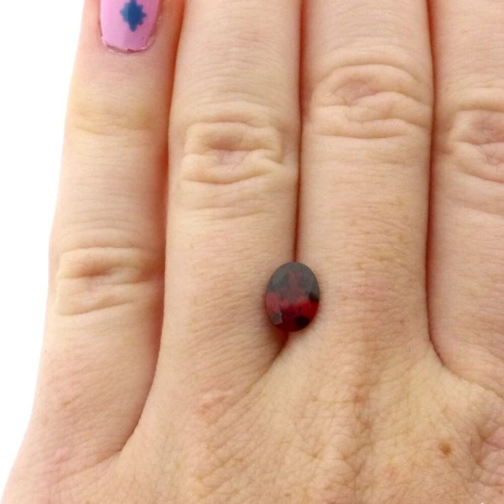Granat 1.52 Karat Rot Oval (1) Granat 1.52 Karat Rot Oval – Almandin mit Zertifikat und natürlicher Brillanz