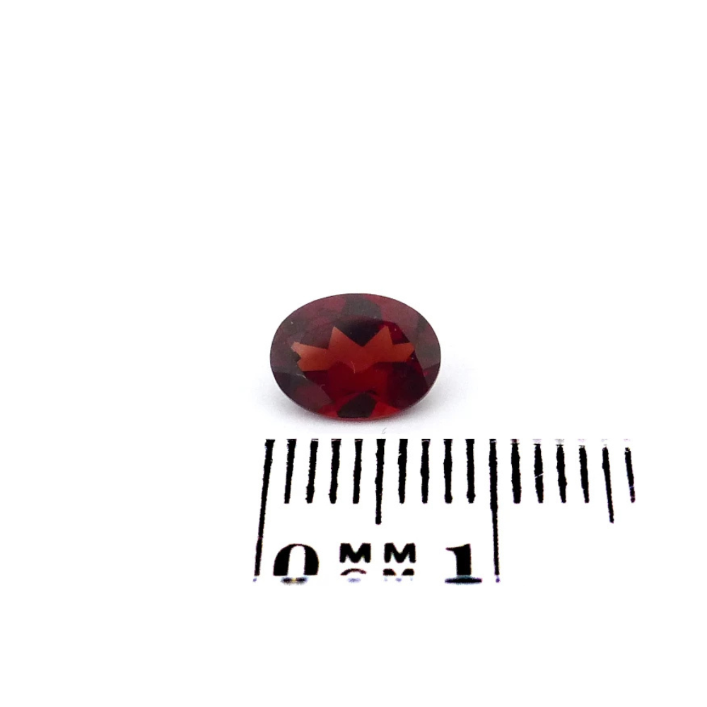 Granat 1.52 Karat Rot Oval (2) Granat 1.52 Karat Rot Oval – Almandin mit Zertifikat und natürlicher Brillanz