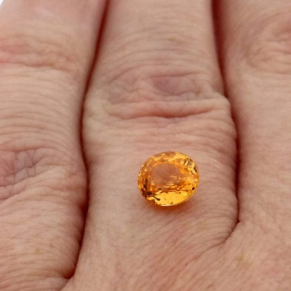 Granat 1.54 Karat Orange Oval (1) Granat 1.54 Karat Orange Oval – Spessartin (Mandarin) mit Zertifikat und intensiver Farbe
