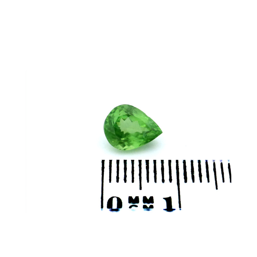 Granat 1.60 Karat Grün Tropfen (1) Granat 1.60 Karat Grün Tropfen – Grossular mit Zertifikat und lebendiger Farbe