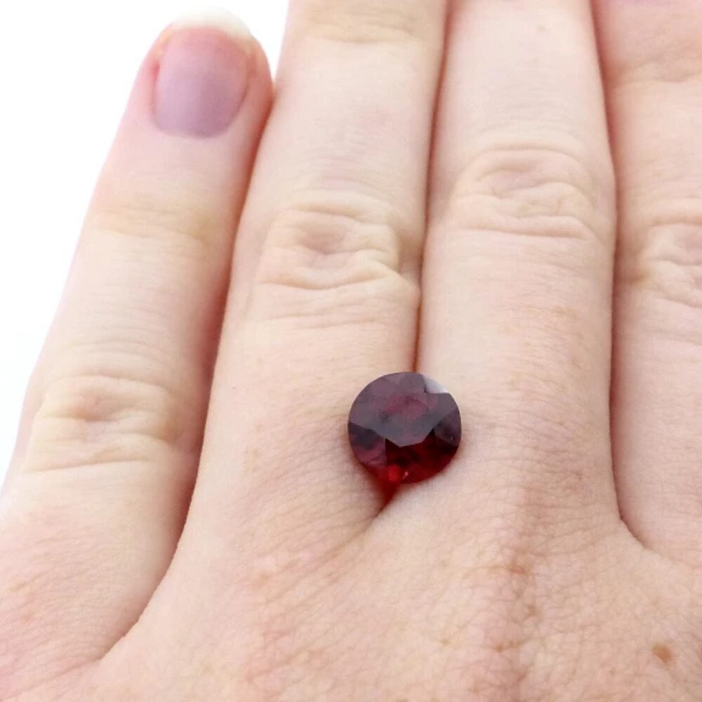 Granat 2.52 Karat Rot Rund (2) Granat 2.52 Karat Rot Rund – Almandin mit Zertifikat und intensivem Farbton
