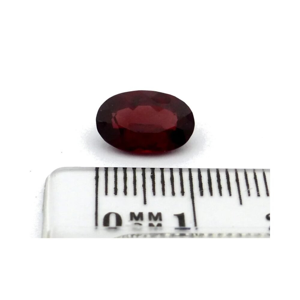 Granat 2.93 Karat Rot Oval (1) Granat 2.93 Karat Rot Oval – Almandin mit Zertifikat und satter Farbe