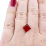 Opal 1.28 Karat Rot Quadrat – Mexikanischer Feueropal, „Swiffed Square“ facettiert, augenrein mit Zertifikat – Saphir & Smaragd Opal 1.28 Karat Rot Quadrat – Mexikanischer Feueropal, „Swiffed Square“ facettiert, augenrein mit Zertifikat