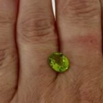 Peridot 1.97 Karat Hellgrün Oval – facettiert, augenrein & zertifiziert – Saphir & Smaragd Peridot 1.97 Karat Hellgrün Oval