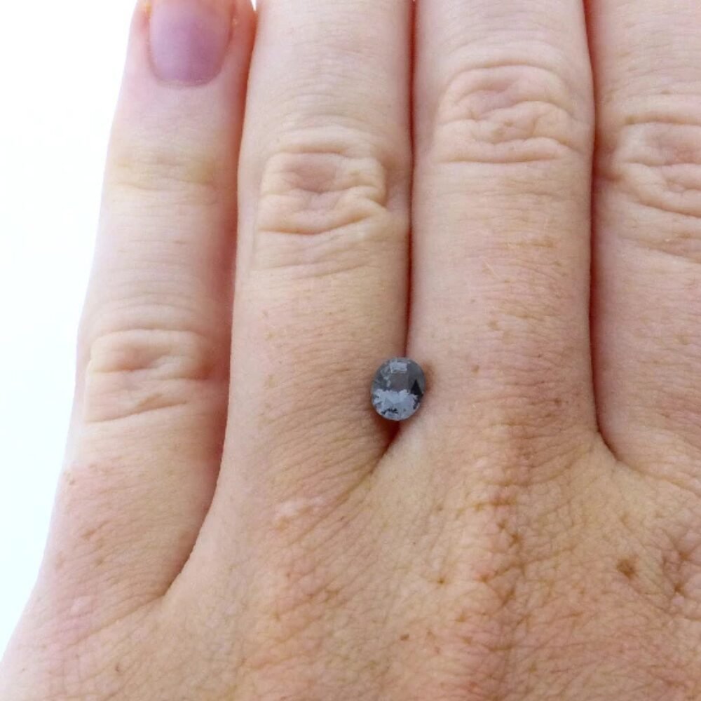 Spinell 0.44 Karat Grau Oval (2) Spinell 0.44 Karat Grau Oval – Facettierter Naturstein aus Tansania