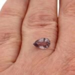 Spinell 0.99 Karat Lila Tropfen – Facettiert & Zertifiziert – Saphir & Smaragd Spinell 0.99 Karat Lila Tropfen