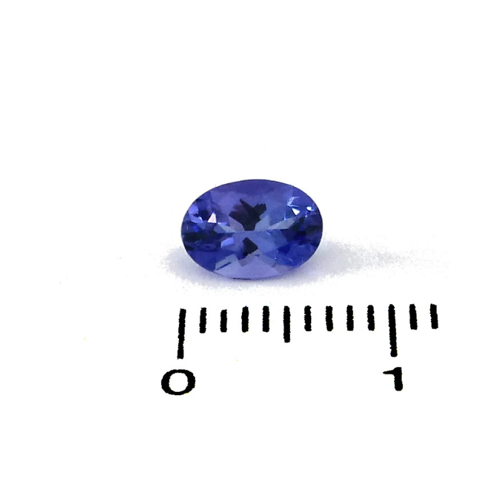 Tansanit 0.80 Karat Oval Blau Violett (1) Tansanit 0.80 Karat Oval Blau Violett – Intensives Farbspiel & Hohe Reinheit